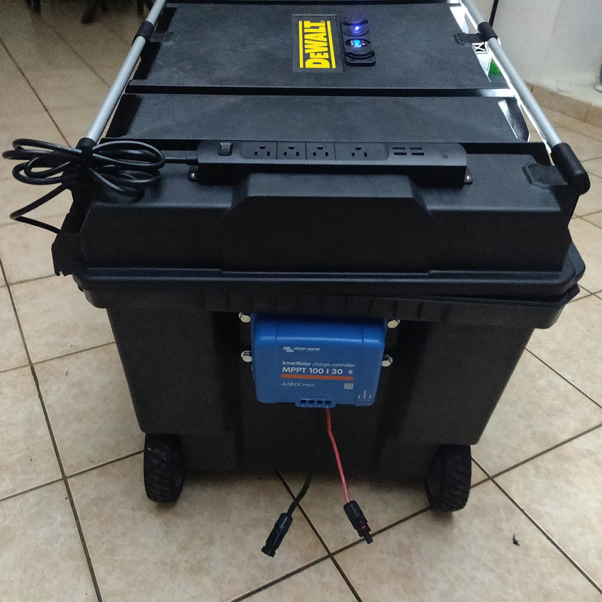 Generador solar portátil con controlador de carga MPPT